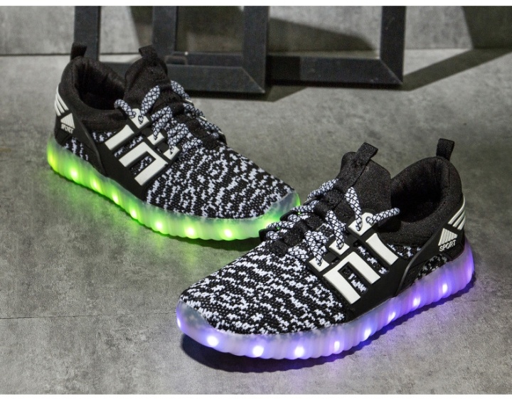 LED Sneakers med snörning strl 32, Svarta