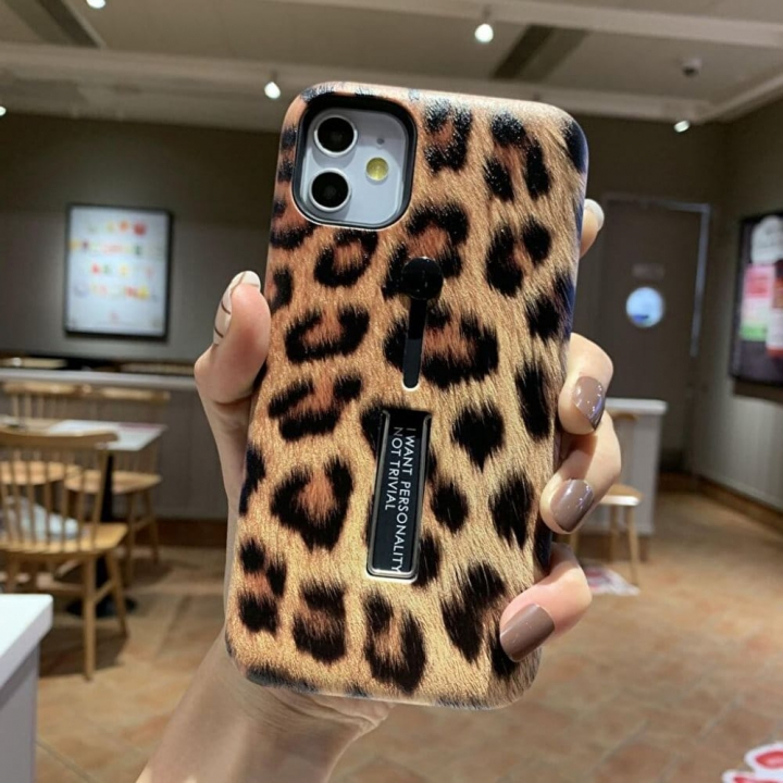 Moteveske med fingerholder - iPhone 12 Mini, Leopard