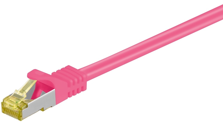 Goobay RJ45 patchkabel S/FTP (PiMF), 500 MHz, med CAT 7 råkabel, magenta, 2 m LSZH halogenfri kabelhölje, koppar, RJ45-kontakt (CAT 6A)