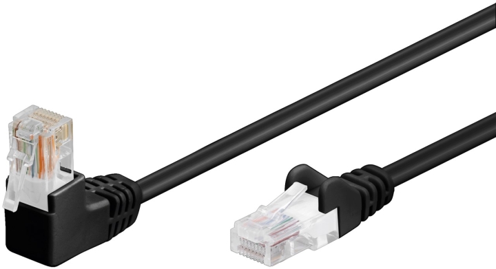 Goobay Patchkabel CAT 5e, 1x 90° vinklad, U/UTP, svart, 2 m kopparklädd aluminiumtråd (CCA), 1x RJ45-plugg 90 ° (8P8C)