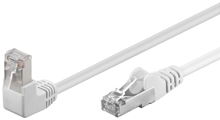 Goobay Patchkabel CAT 5e, 1x 90° vinklad, F/UTP, vit, 10 m kopparklädd aluminiumtråd (CCA), 1x RJ45-plugg 90 ° (8P8C)