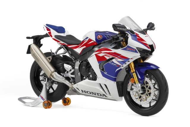 TAMIYA 1/12 Honda CBR1000RR-R FIREBLADE SP 30th