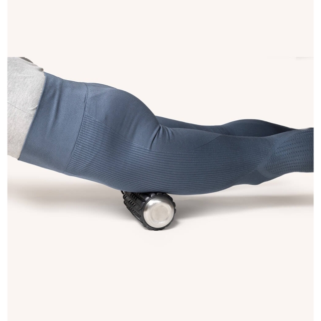 SWEDISH POSTURE WaveWell 2in1 Vattenflaska & Foamroller