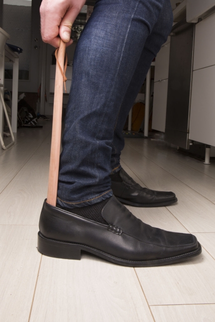 Kikkerland Skohorn av cederträ (CD125)