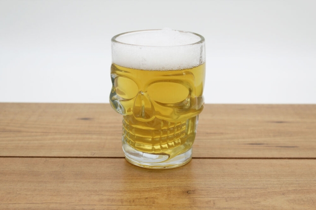Winkee Ölglas med dödskalle