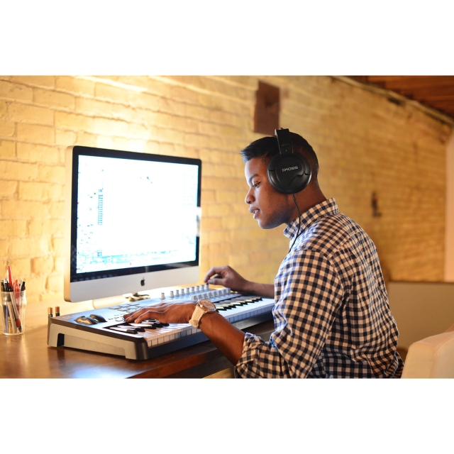 Koss Hörlurar UR20 Trådbunden Svart