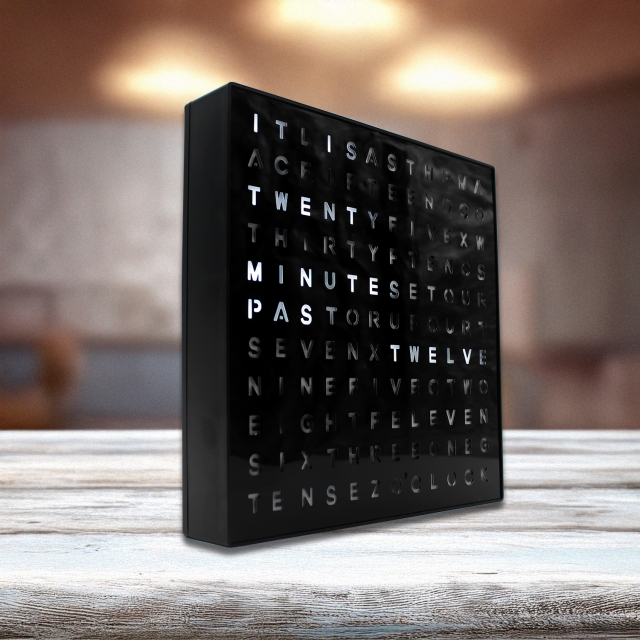 Mad Monkey Digital ordklocka