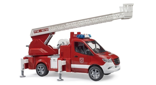 Bruder MB Sprinter brandbil med stege, vattenpump, ljus och ljud (02673)