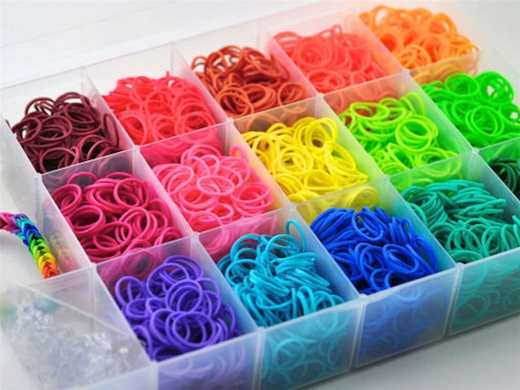 Pyssellåda med 1500 gummiband, blandade färger