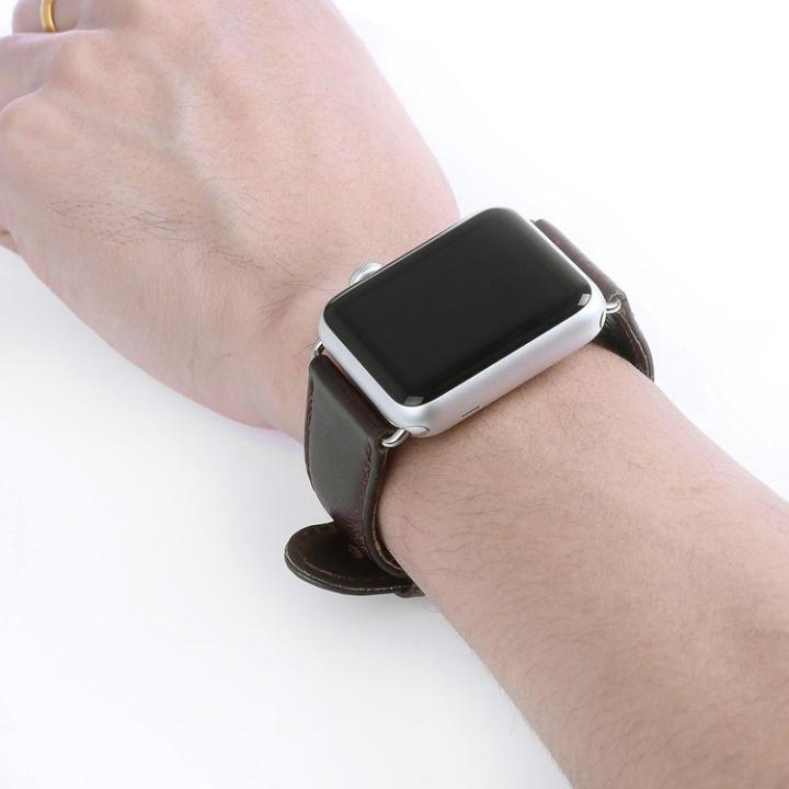 Klockarmband i Läderimitation till Apple Watch, 42mm, Mörkbrun i gruppen SMARTPHONE & SURFPLATTOR / Träning, hem & fritid / Apple Watch & tillbehör / Tillbehör hos TP E-commerce Nordic AB (38-29517)