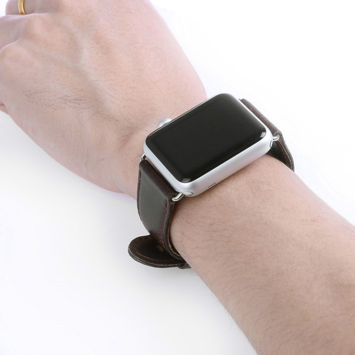 Klockarmband i Läderimitation till Apple Watch, 42/44/45mm, Mörkbrun i gruppen SMARTPHONE & SURFPLATTOR / Träning, hem & fritid / Apple Watch & tillbehör / Tillbehör hos TP E-commerce Nordic AB (38-29517)