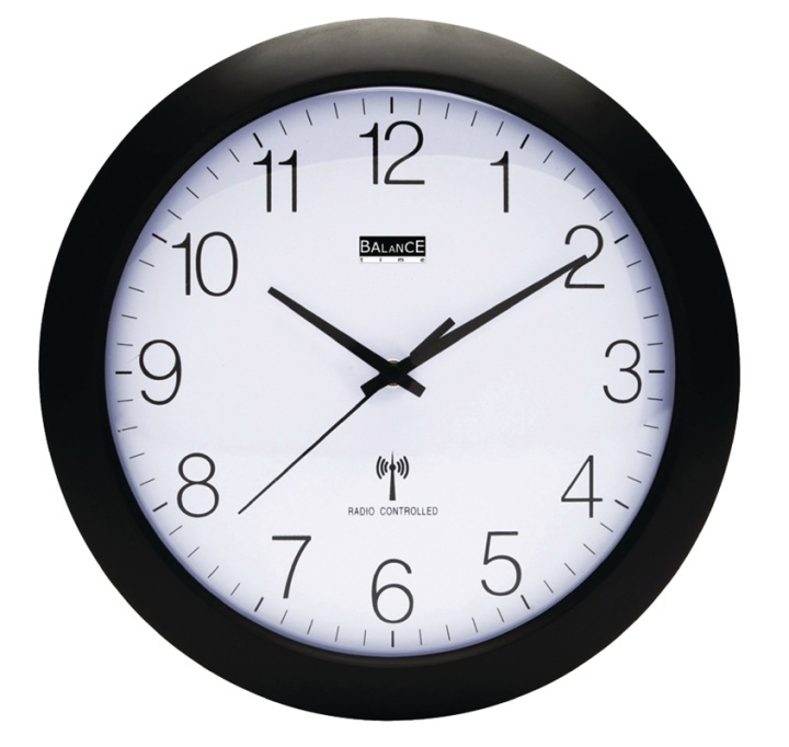 Balance Radiokontrollerad Väggklocka 30 cm Analog Vit/Svart i gruppen HEM, HUSHÅLL & TRÄDGÅRD / Väggklockor & Räkneverk / Väggklockor hos TP E-commerce Nordic AB (38-40067)