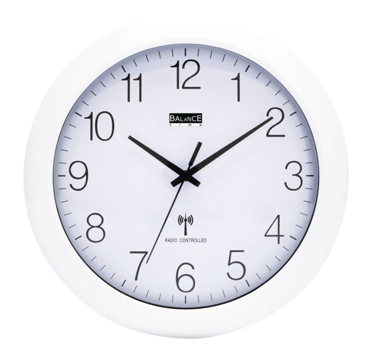 Balance Radiokontrollerad Väggklocka 30 cm Analog Vit/Silver i gruppen HEM, HUSHÅLL & TRÄDGÅRD / Väggklockor & Räkneverk / Väggklockor hos TP E-commerce Nordic AB (38-40068)
