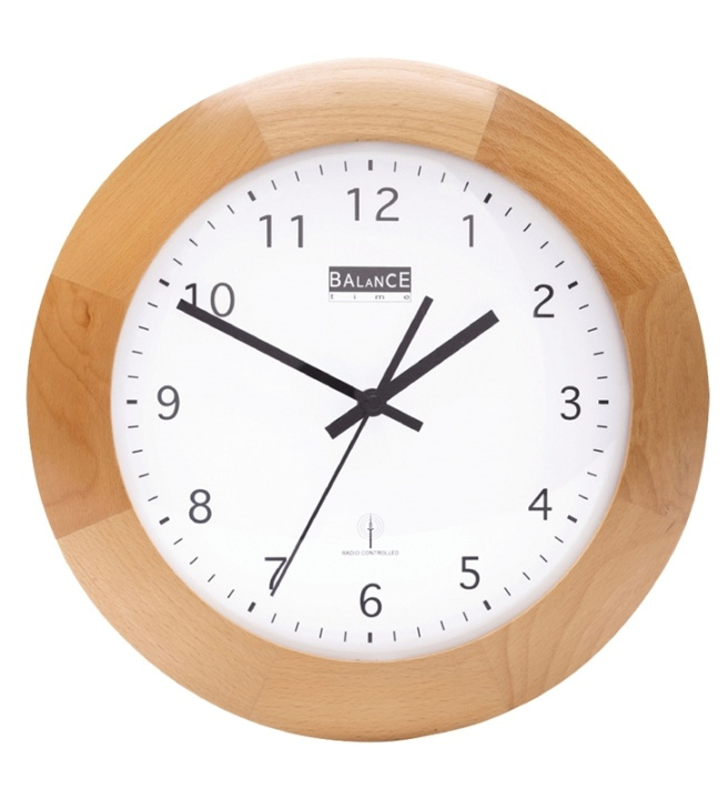 Balance Radiokontrollerad Väggklocka 32 cm Analog Brun/Vit i gruppen HEM, HUSHÅLL & TRÄDGÅRD / Väggklockor & Räkneverk / Väggklockor hos TP E-commerce Nordic AB (38-40080)