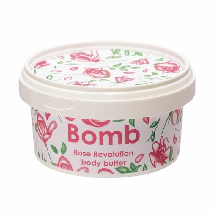 Bomb Cosmetics Body Butter Rose Revolution 210ml i gruppen SKÖNHET & HÄLSA / Hudvård / Kroppsvård / Body lotion hos TP E-commerce Nordic AB (38-59086)