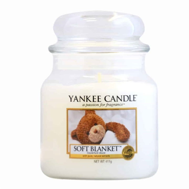Yankee Candle Classic Medium Jar Soft Blanket Candle 411g i gruppen SKÖNHET & HÄLSA / Doft & Parfym / Övrig doft / Doftljus hos TP E-commerce Nordic AB (38-59242)