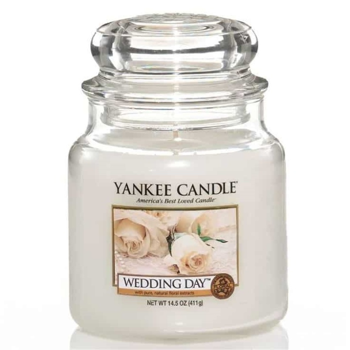 Yankee Candle Classic Medium Jar Fluffy Towels Candle 411g i gruppen SKÖNHET & HÄLSA / Doft & Parfym / Övrig doft / Doftljus hos TP E-commerce Nordic AB (38-67666)