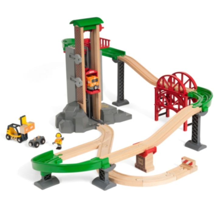 Brio 33887 Set med hisschakt & bro. i gruppen LEKSAKER, BARN- & BABYPRODUKTER / Leksaker / Byggleksaker / Brio tågbanor hos TP E-commerce Nordic AB (38-70291)