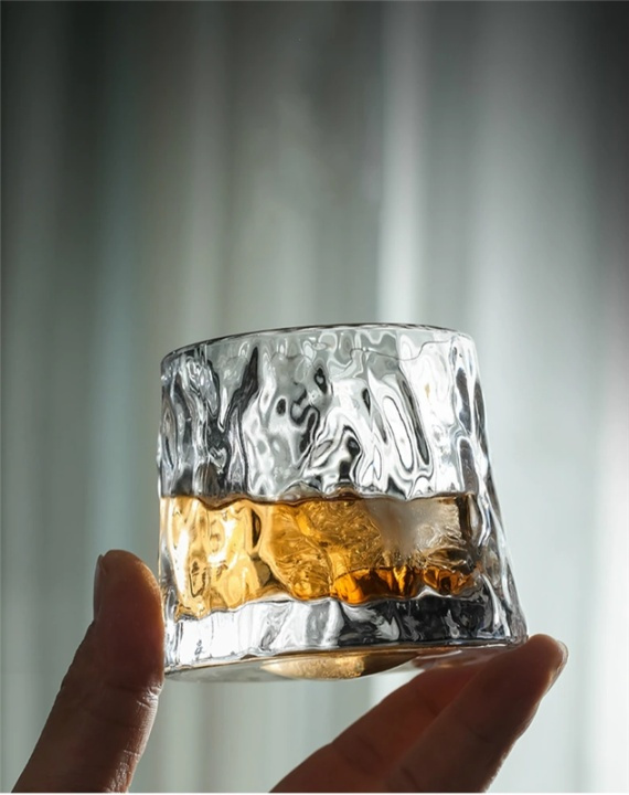 Lutande whiskeyglas, hamrat glas i gruppen HEM, HUSHÅLL & TRÄDGÅRD / Köksredskap / Vin & Drinktillbehör hos TP E-commerce Nordic AB (38-82739)