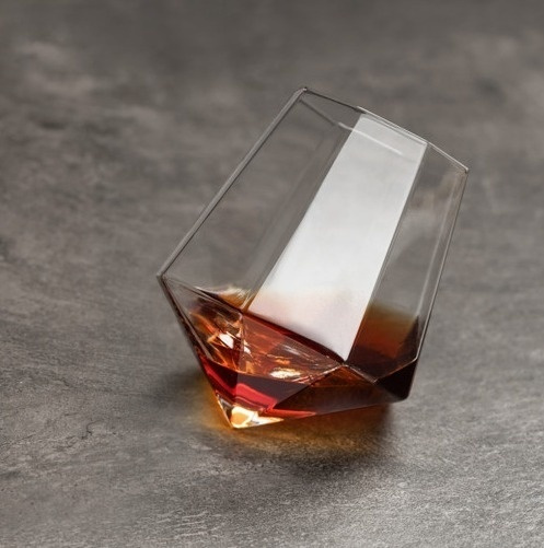 9-kantigt lutande whiskeyglas i gruppen HEM, HUSHÅLL & TRÄDGÅRD / Köksredskap / Vin & Drinktillbehör hos TP E-commerce Nordic AB (38-82740)