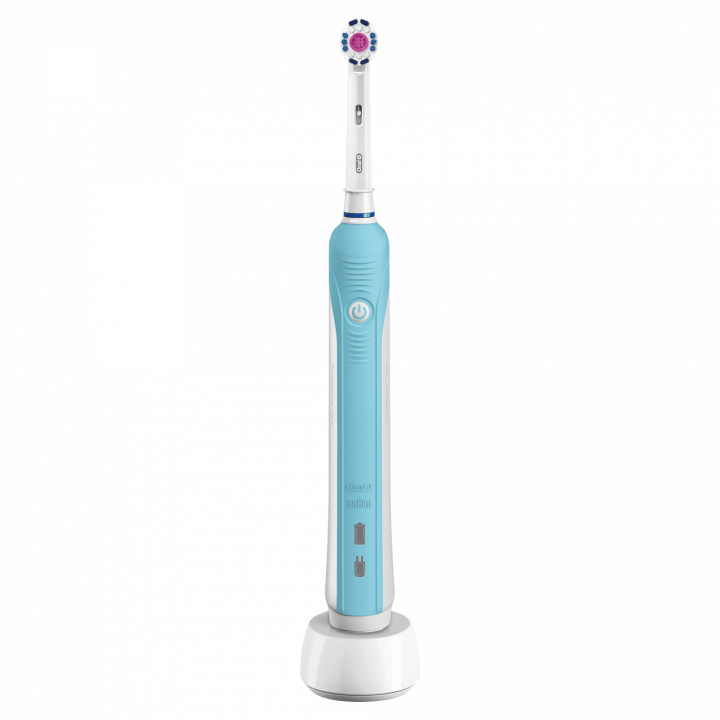 Oral B Eltandborste Pro700 3D White, Ljusblå i gruppen SKÖNHET & HÄLSA / Munvård / Eltandborstar hos TP E-commerce Nordic AB (38-87824)
