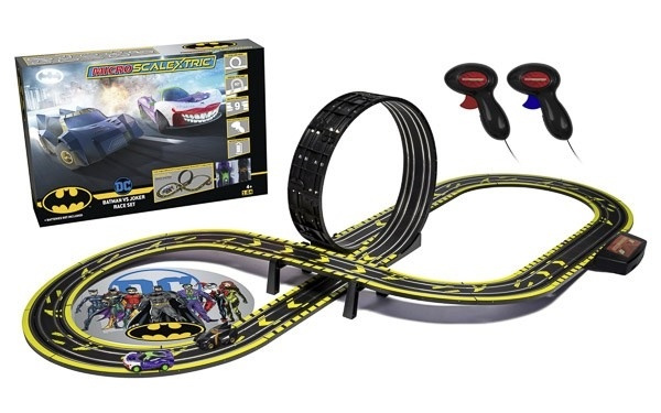 Bilbana Micro Scalextric - Batman mot Joker i gruppen LEKSAKER, BARN- & BABYPRODUKTER / Radiostyrt / Bilbanor / Banor hos TP E-commerce Nordic AB (38-95505)