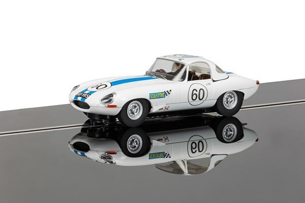 Scalextric Anniversary Collection No.6 Jaguar E-type Limited Edition i gruppen LEKSAKER, BARN- & BABYPRODUKTER / Radiostyrt / Bilbanor / Bilar hos TP E-commerce Nordic AB (A01412)