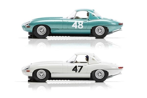 Legends Jaguar E-type 1963 Int.Trophy Twin LMTD i gruppen LEKSAKER, BARN- & BABYPRODUKTER / Radiostyrt / Bilbanor / Bilar hos TP E-commerce Nordic AB (A01467)