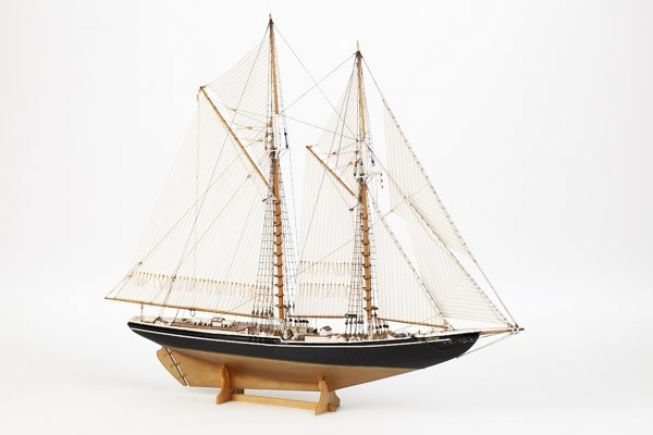 1:100 Bluenose II -Wooden hull i gruppen SPORT, FRITID & HOBBY / Hobby / Trämodeller / Skepp hos TP E-commerce Nordic AB (A05420)