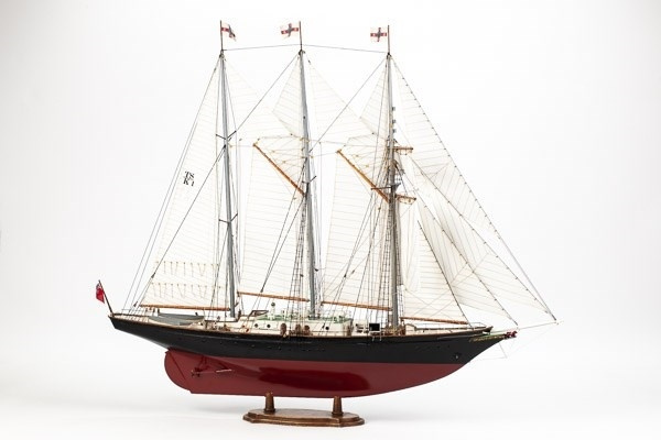 1:75 Sir Winston Churchill -Wooden hull i gruppen SPORT, FRITID & HOBBY / Hobby / Trämodeller / Skepp hos TP E-commerce Nordic AB (A05430)