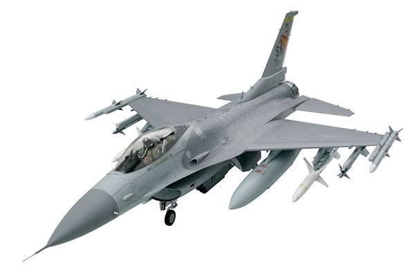 Tamiya 1/32 FIGHTING FALCON F-16C i gruppen SPORT, FRITID & HOBBY / Hobby / Plastmodeller / Flyg/Helikoptrar hos TP E-commerce Nordic AB (A06197)