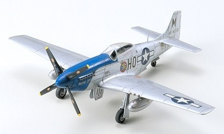 Tamiya 1/72 N/A MUSTANG P-51D i gruppen SPORT, FRITID & HOBBY / Hobby / Plastmodeller / Flyg/Helikoptrar hos TP E-commerce Nordic AB (A06201)