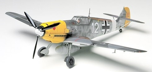 Tamiya 1/48 MESSERSCHMITT BF109E 4/7 TROP i gruppen SPORT, FRITID & HOBBY / Hobby / Plastmodeller / Flyg/Helikoptrar hos TP E-commerce Nordic AB (A06223)