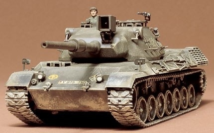 Tamiya 1/35 LEOPARD i gruppen SPORT, FRITID & HOBBY / Hobby / Plastmodeller / Militärfordon (Land) hos TP E-commerce Nordic AB (A06263)