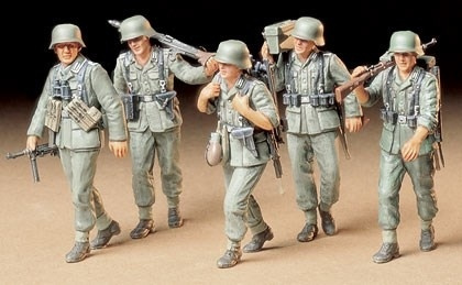 Tamiya 1/35 GERMAN MACHINE GUN CREW i gruppen SPORT, FRITID & HOBBY / Hobby / Plastmodeller / Figurer hos TP E-commerce Nordic AB (A06297)