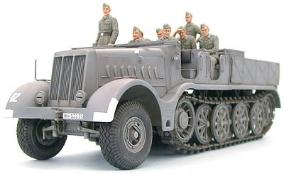 Tamiya 1/35 GERMAN 18T HALFTRACK FAMO i gruppen SPORT, FRITID & HOBBY / Hobby / Plastmodeller / Militärfordon (Land) hos TP E-commerce Nordic AB (A06331)