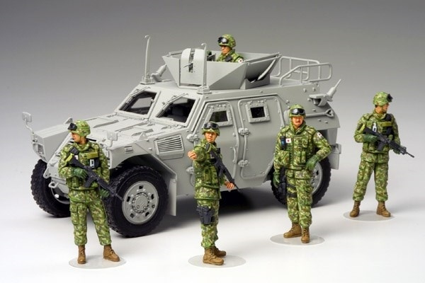 Tamiya 1/35 JGSDF Iraq H. assistance team i gruppen SPORT, FRITID & HOBBY / Hobby / Plastmodeller / Militärfordon (Land) hos TP E-commerce Nordic AB (A06418)