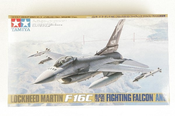 Tamiya 1/48 F-16C (block 25/32) i gruppen SPORT, FRITID & HOBBY / Hobby / Plastmodeller / Flyg/Helikoptrar hos TP E-commerce Nordic AB (A06446)