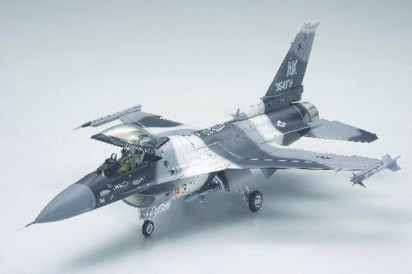Tamiya 1/48 F-16C/N Aggressor / Adversary i gruppen SPORT, FRITID & HOBBY / Hobby / Plastmodeller / Flyg/Helikoptrar hos TP E-commerce Nordic AB (A06462)