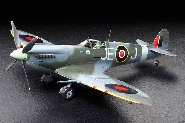 Tamiya 1/32 Spitfire Mk. IXc i gruppen SPORT, FRITID & HOBBY / Hobby / Plastmodeller / Flyg/Helikoptrar hos TP E-commerce Nordic AB (A06482)