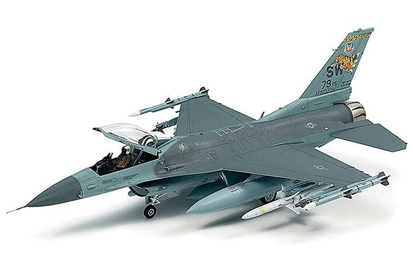 Tamiya 1/72 F-16CJ w/FULL EQUIPMENT i gruppen SPORT, FRITID & HOBBY / Hobby / Plastmodeller / Flyg/Helikoptrar hos TP E-commerce Nordic AB (A06557)