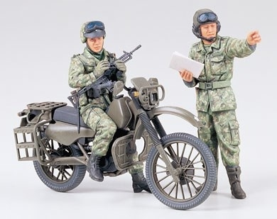 Tamiya 1/35 JGSDF Motorcycle Recon. Set i gruppen SPORT, FRITID & HOBBY / Hobby / Plastmodeller / Militärfordon (Land) hos TP E-commerce Nordic AB (A06570)