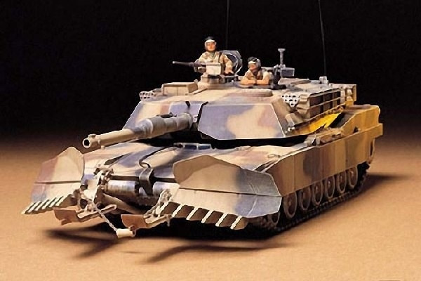 Tamiya 1/35 M1A1 Abrams w/Mine Plow i gruppen SPORT, FRITID & HOBBY / Hobby / Plastmodeller / Militärfordon (Land) hos TP E-commerce Nordic AB (A06684)