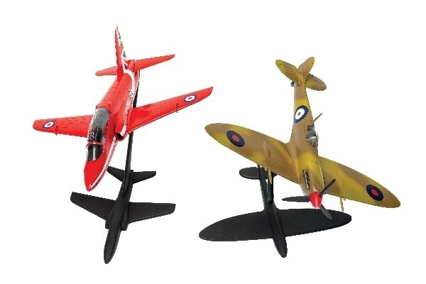 Airfix Best of British Spitfire and Hawk i gruppen SPORT, FRITID & HOBBY / Hobby / Plastmodeller / Startkit/Gåvoset hos TP E-commerce Nordic AB (A06944)