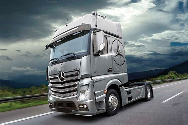 Italeri 1:24 MERCEDES BENZ ACTROS MP4 GIGASPACE i gruppen SPORT, FRITID & HOBBY / Hobby / Plastmodeller / Bilar hos TP E-commerce Nordic AB (A07105)