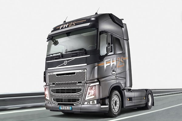 Italeri 1:24 Volvo FH4 Globetrotter XL i gruppen SPORT, FRITID & HOBBY / Hobby / Plastmodeller / Bilar hos TP E-commerce Nordic AB (A07218)