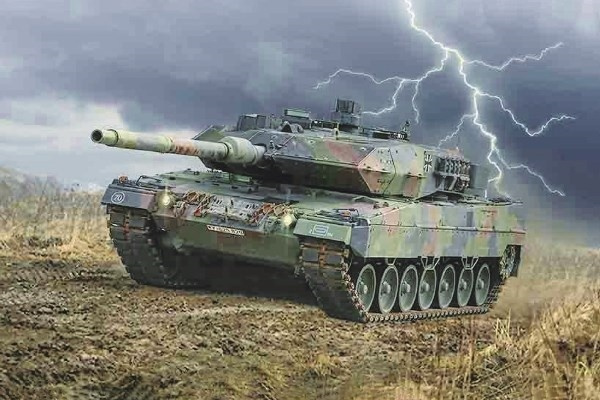 Italeri 1:35 Leopard 2A6 i gruppen SPORT, FRITID & HOBBY / Hobby / Plastmodeller / Militärfordon (Land) hos TP E-commerce Nordic AB (A07238)