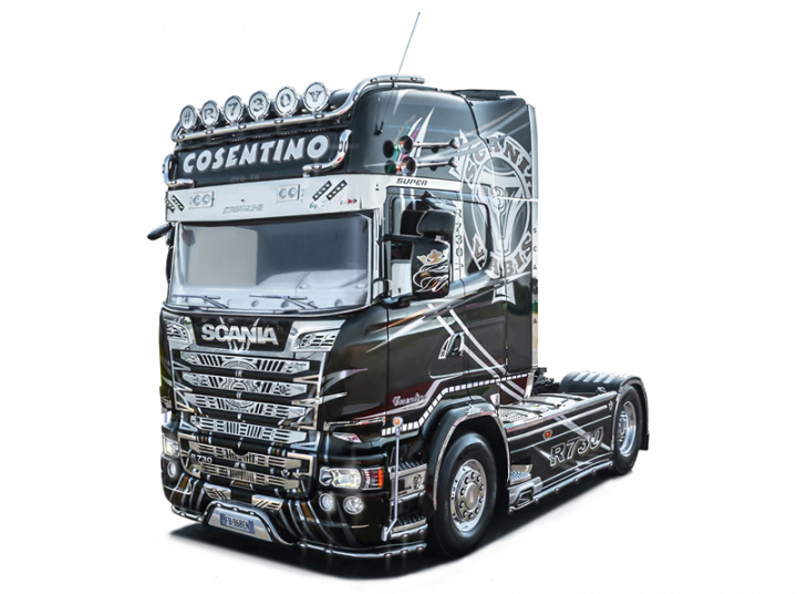 Italeri 1:24 Scania R730 Streamline Show Trucks i gruppen SPORT, FRITID & HOBBY / Hobby / Plastmodeller / Bilar hos TP E-commerce Nordic AB (A07332)