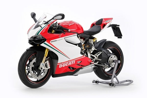 Tamiya 1/12 Ducati 1199 panigale S Tricolore i gruppen SPORT, FRITID & HOBBY / Hobby / Plastmodeller / Motorcyklar hos TP E-commerce Nordic AB (A07345)