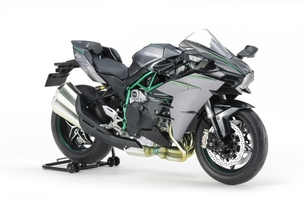 Tamiya 1:12 Kawasaki Ninja H2 Carbon i gruppen SPORT, FRITID & HOBBY / Hobby / Plastmodeller / Motorcyklar hos TP E-commerce Nordic AB (A07393)